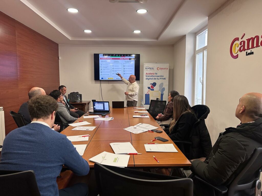 sesión ciberseguridad y cloud en cámara de comercio de leon